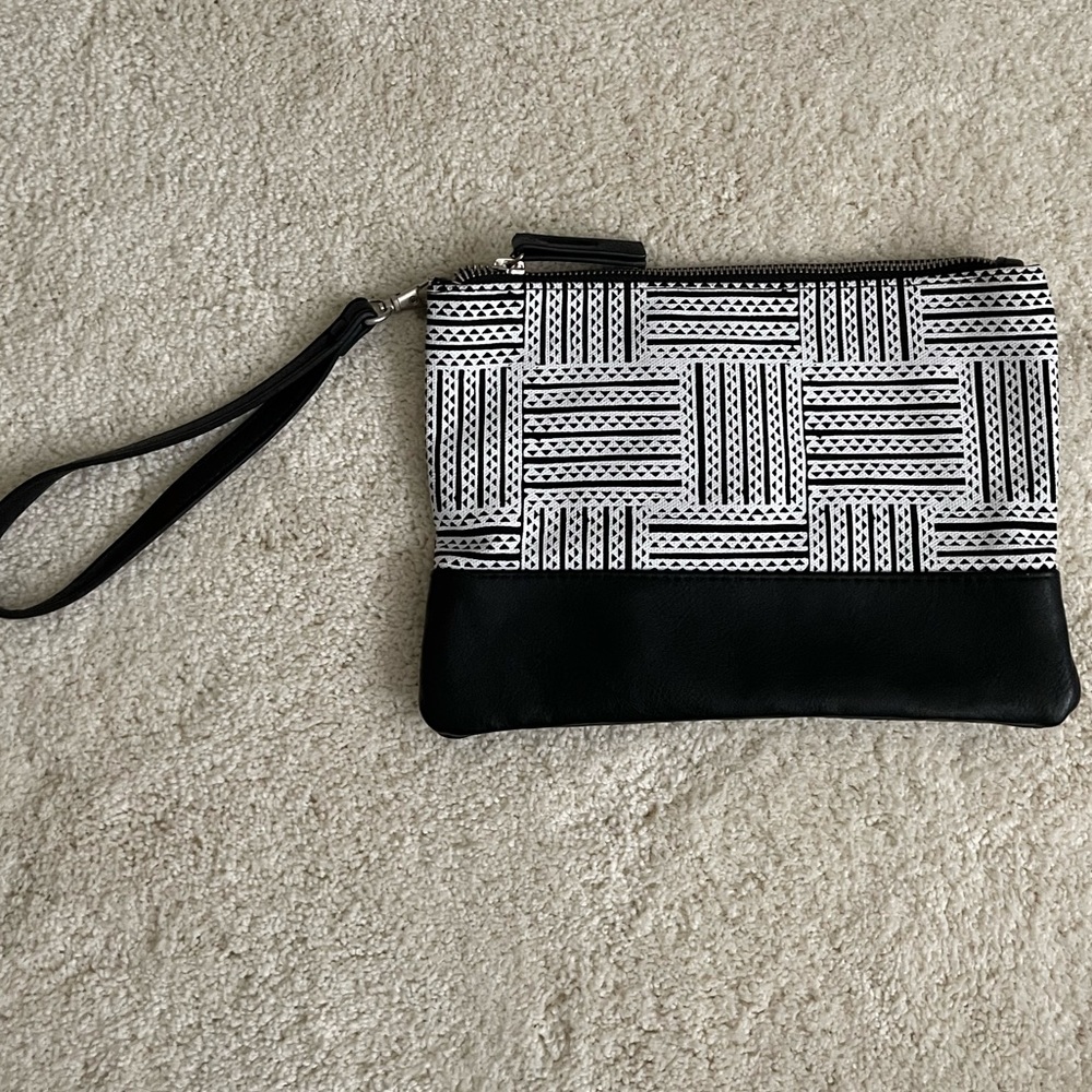 Manaola Clutch